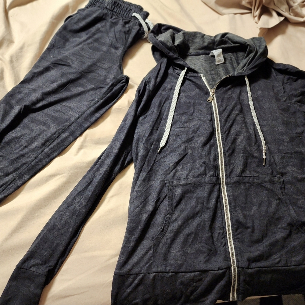 Black Camo jogger pants outfit